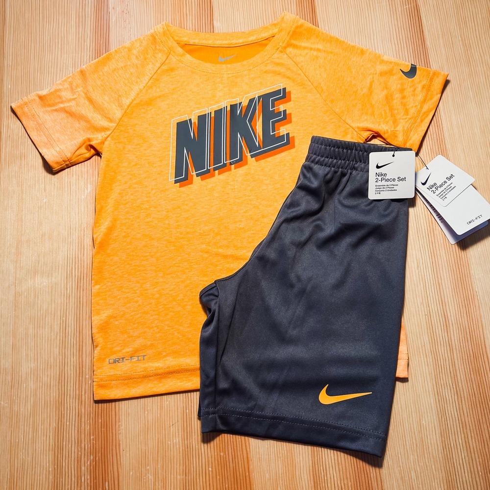 Nike Dri-Fit T-shirt and Shorts Set - Picture 3 of 4